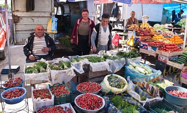 Рынок в Арташате, Армения. Хороша клубника © Виктор Белоус